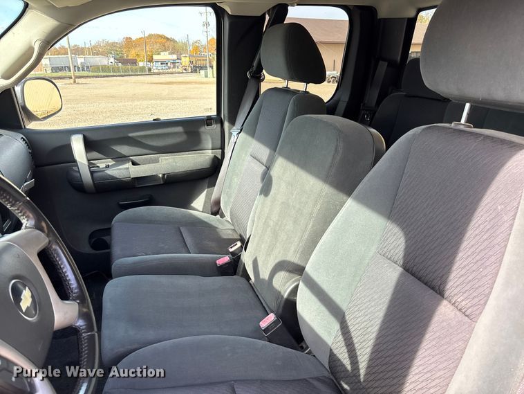 image for item EV3255 2009 Chevrolet Silverado 1500 Ext. Cab pickup truck