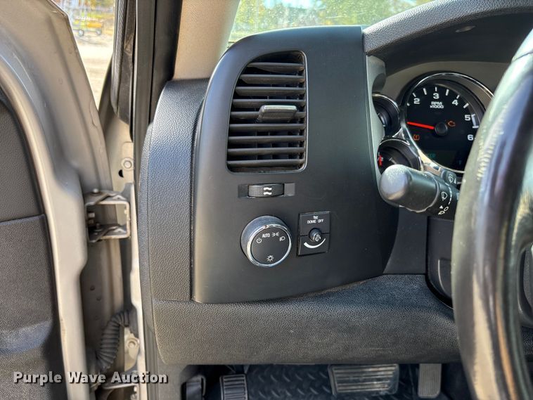 image for item EV3255 2009 Chevrolet Silverado 1500 Ext. Cab pickup truck