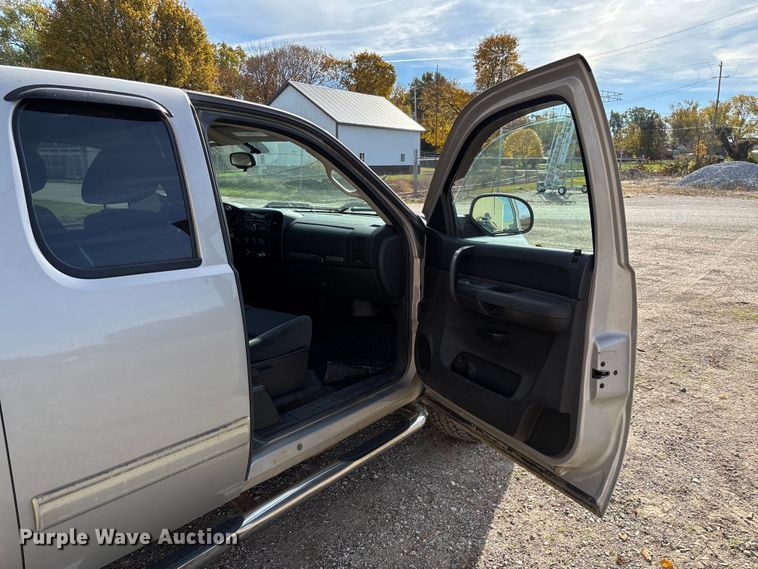 image for item EV3255 2009 Chevrolet Silverado 1500 Ext. Cab pickup truck
