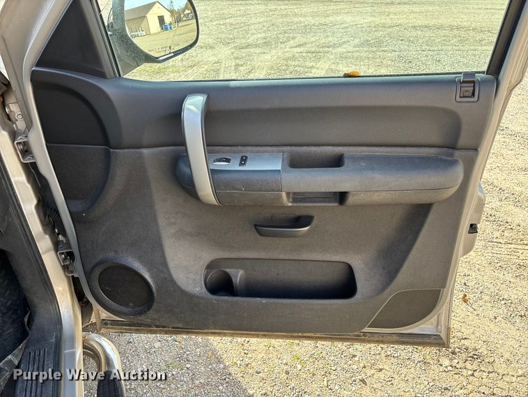 image for item EV3255 2009 Chevrolet Silverado 1500 Ext. Cab pickup truck