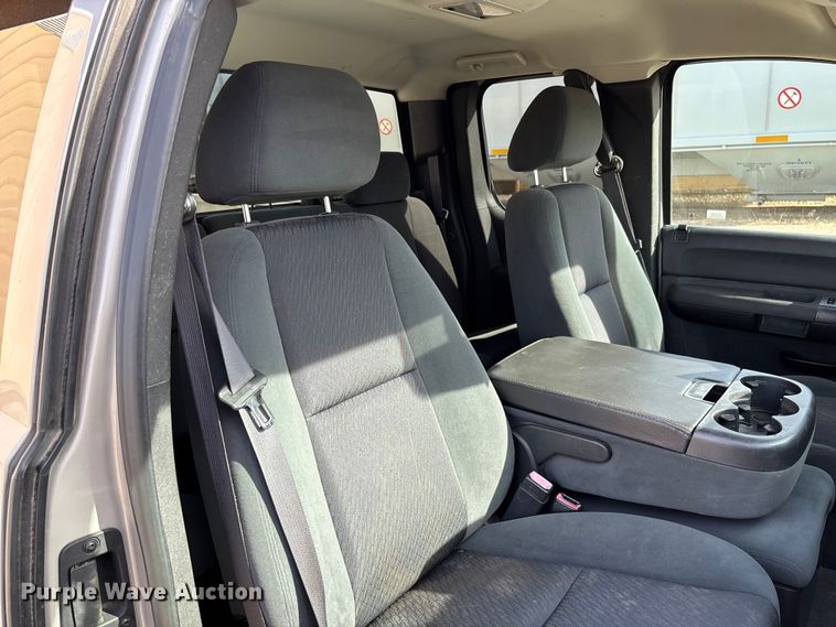 image for item EV3255 2009 Chevrolet Silverado 1500 Ext. Cab pickup truck