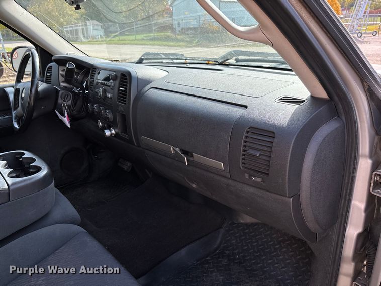 image for item EV3255 2009 Chevrolet Silverado 1500 Ext. Cab pickup truck