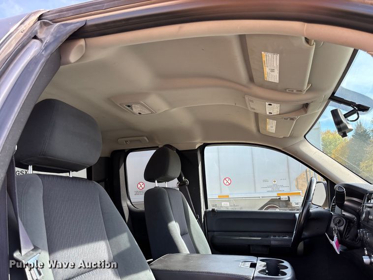 image for item EV3255 2009 Chevrolet Silverado 1500 Ext. Cab pickup truck