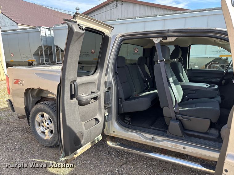 image for item EV3255 2009 Chevrolet Silverado 1500 Ext. Cab pickup truck