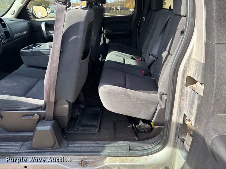 image for item EV3255 2009 Chevrolet Silverado 1500 Ext. Cab pickup truck