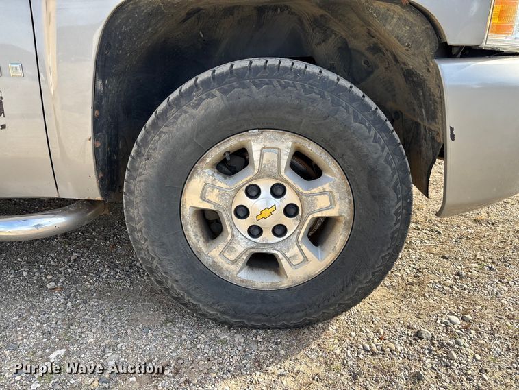 image for item EV3255 2009 Chevrolet Silverado 1500 Ext. Cab pickup truck