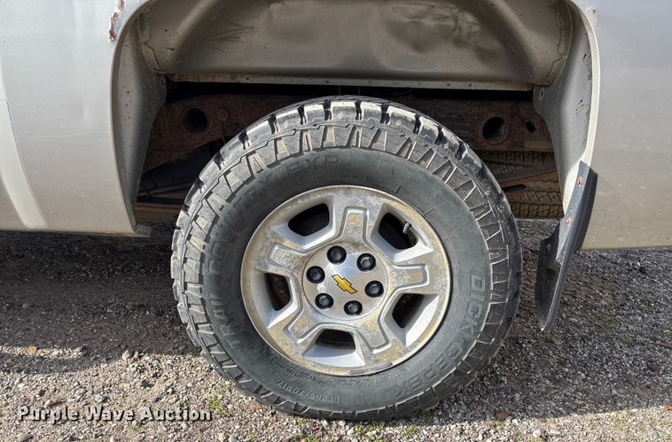 image for item EV3255 2009 Chevrolet Silverado 1500 Ext. Cab pickup truck