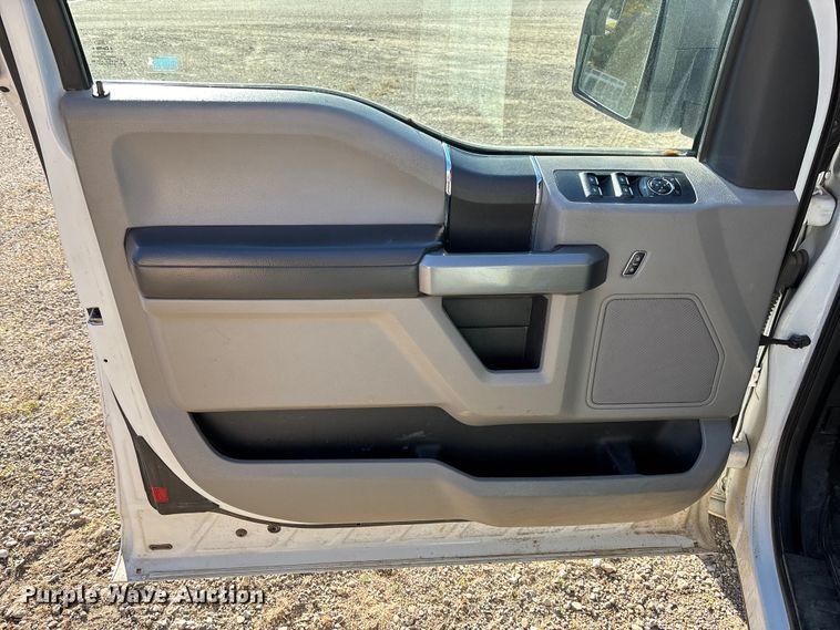 image for item EV3256 2016 Ford F150 SuperCab pickup truck