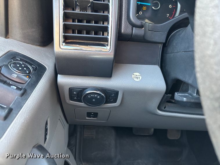 image for item EV3256 2016 Ford F150 SuperCab pickup truck