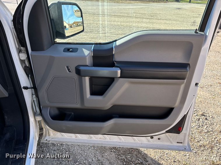 image for item EV3256 2016 Ford F150 SuperCab pickup truck