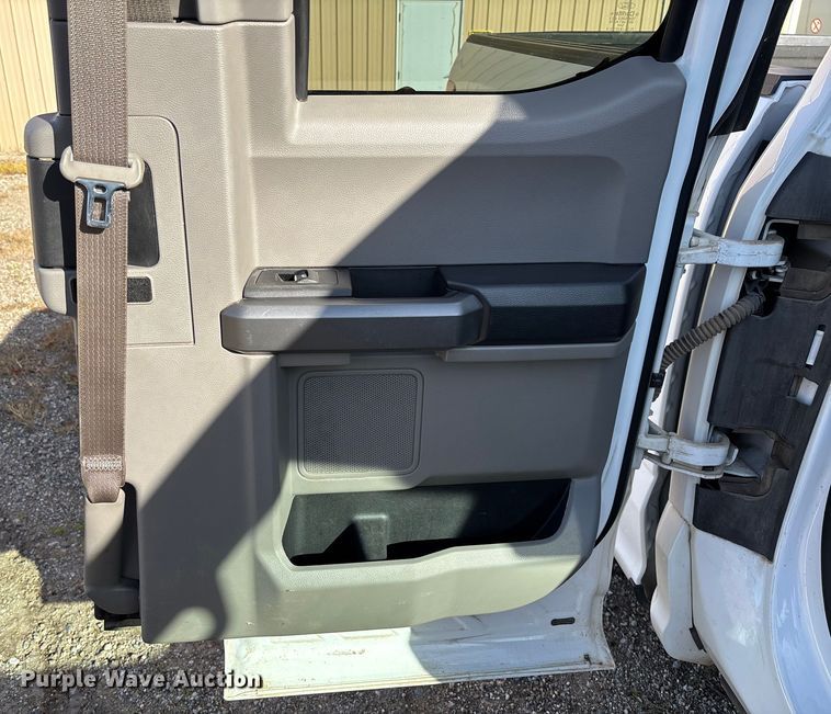 image for item EV3256 2016 Ford F150 SuperCab pickup truck