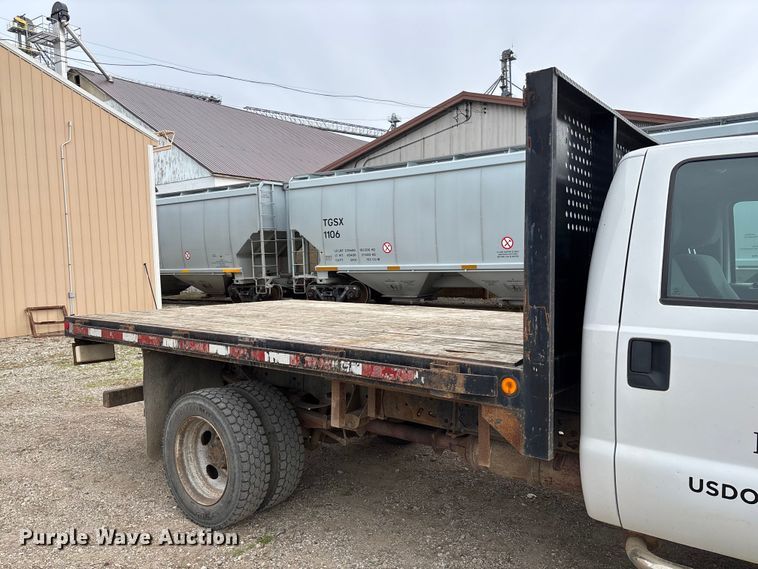 image for item EV3257 2015 Ford F550 flatbed truck