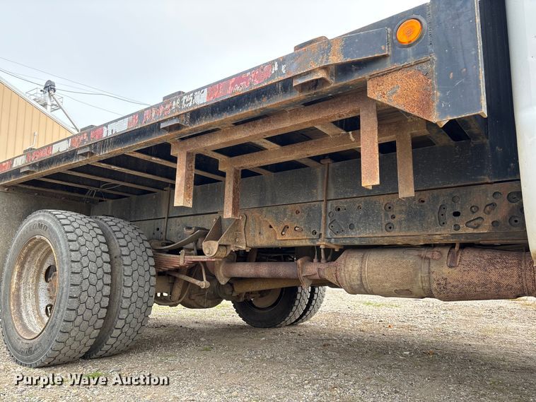 image for item EV3257 2015 Ford F550 flatbed truck