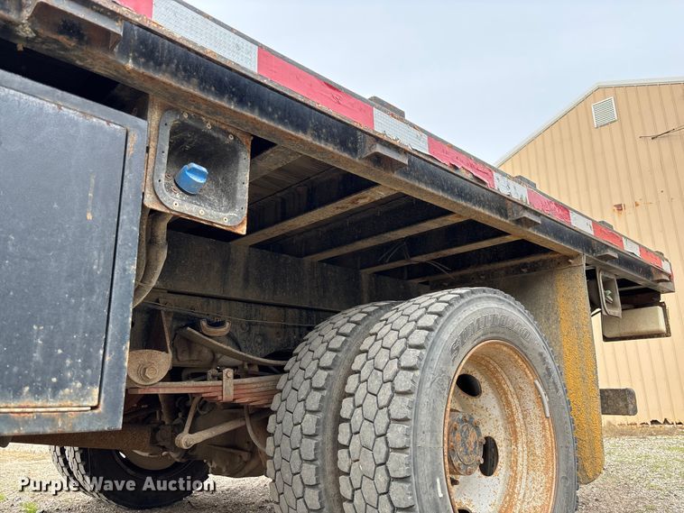 image for item EV3257 2015 Ford F550 flatbed truck