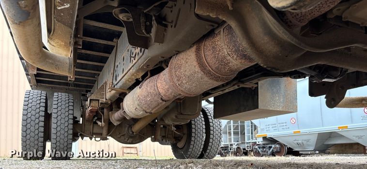 image for item EV3257 2015 Ford F550 flatbed truck