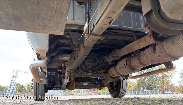 image for item EV3257 2015 Ford F550 flatbed truck