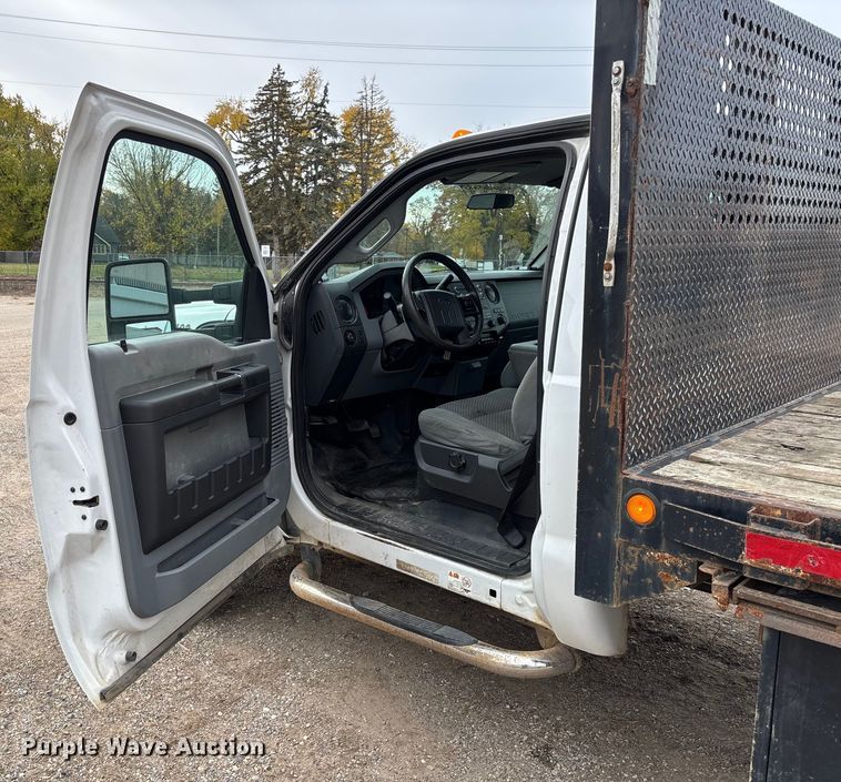 image for item EV3257 2015 Ford F550 flatbed truck