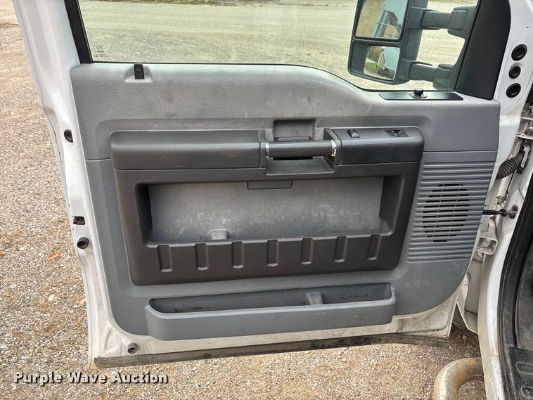 image for item EV3257 2015 Ford F550 flatbed truck