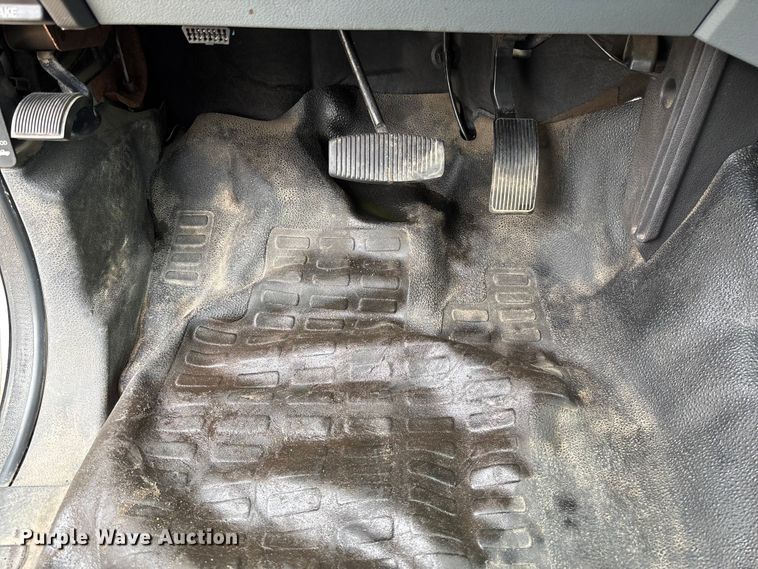 image for item EV3257 2015 Ford F550 flatbed truck