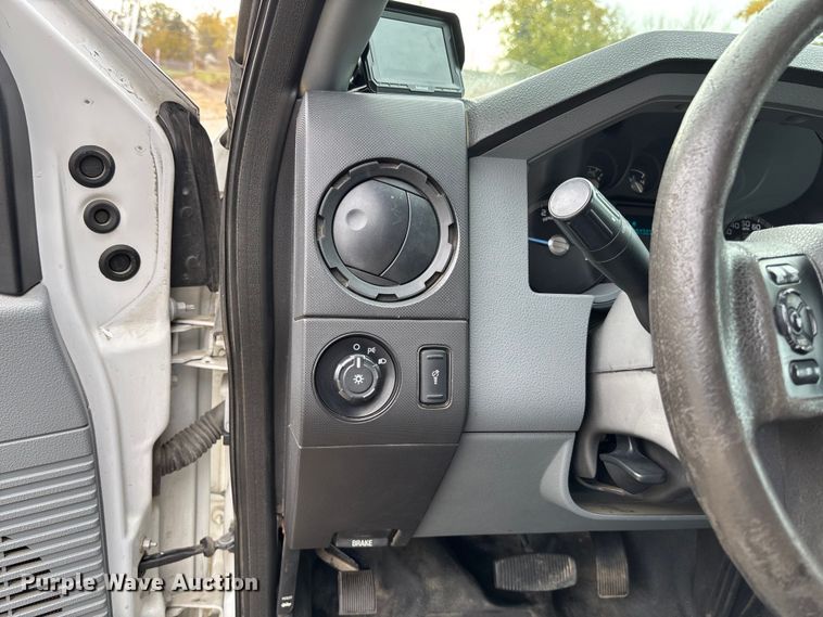 image for item EV3257 2015 Ford F550 flatbed truck