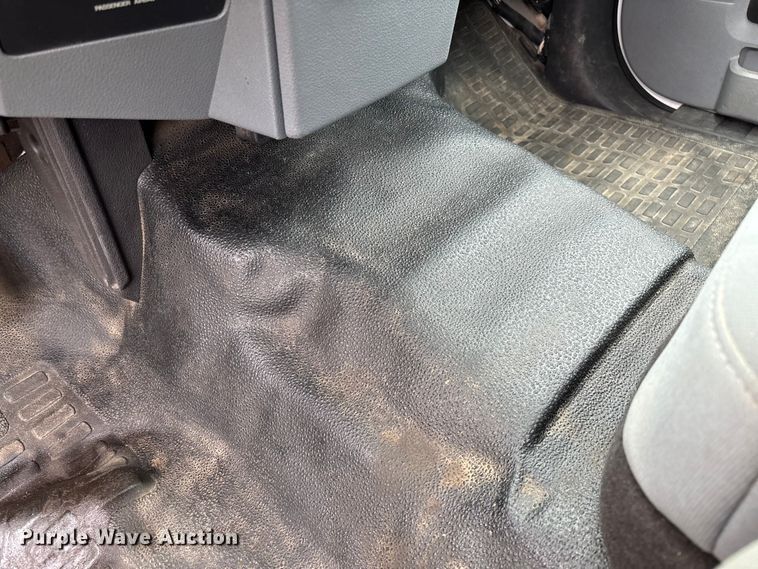 image for item EV3257 2015 Ford F550 flatbed truck