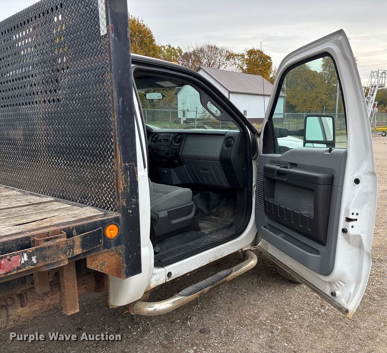 image for item EV3257 2015 Ford F550 flatbed truck