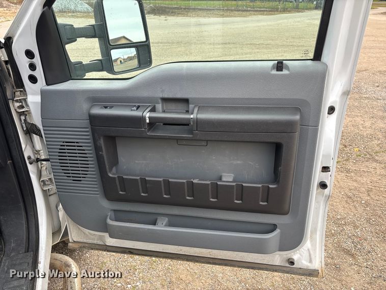 image for item EV3257 2015 Ford F550 flatbed truck