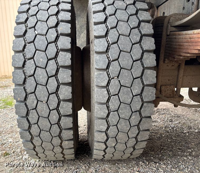 image for item EV3257 2015 Ford F550 flatbed truck