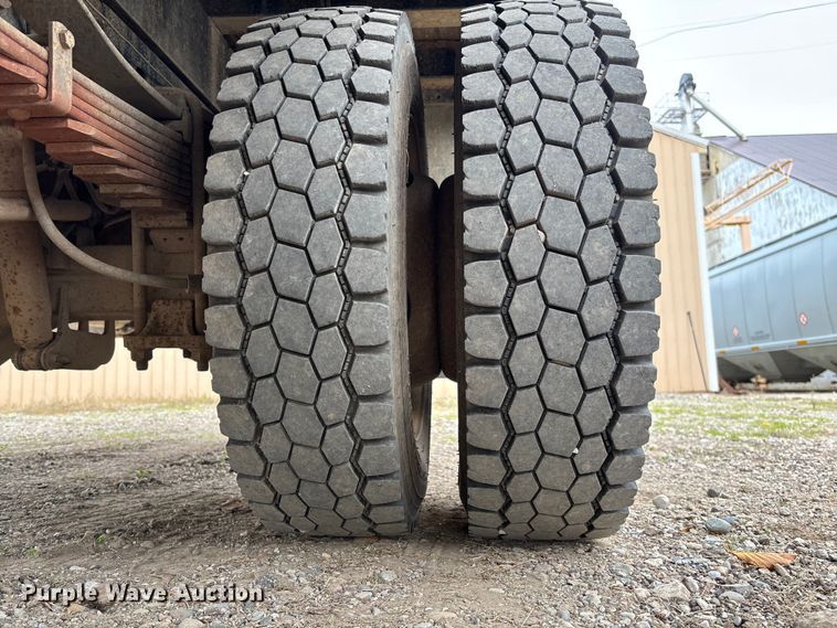 image for item EV3257 2015 Ford F550 flatbed truck