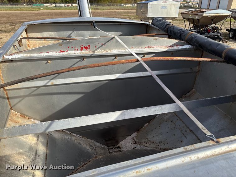 image for item EV3260 Chandler fertilizer tender