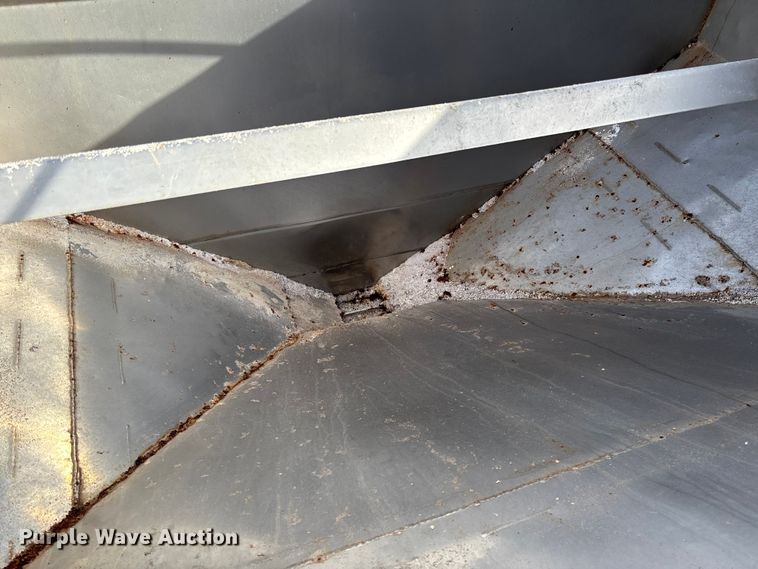 image for item EV3260 Chandler fertilizer tender