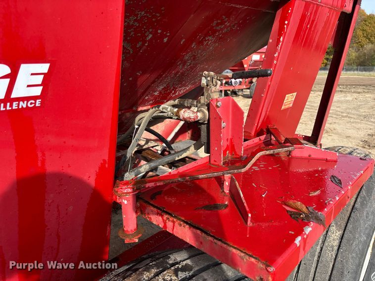 image for item EV3260 Chandler fertilizer tender