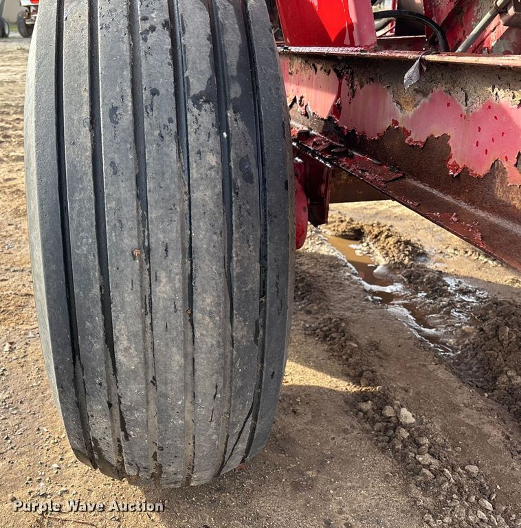 image for item EV3260 Chandler fertilizer tender