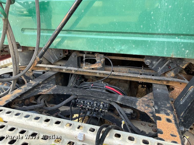 image for item EV3261 2012 Volvo VN semi truck