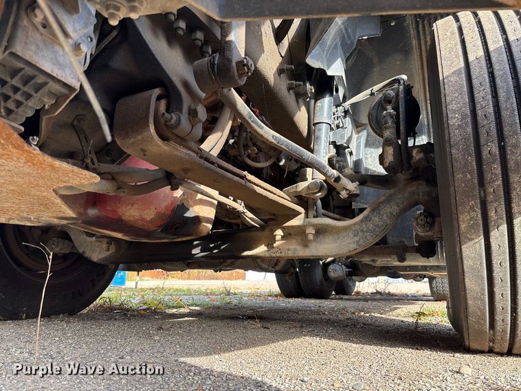 image for item EV3261 2012 Volvo VN semi truck