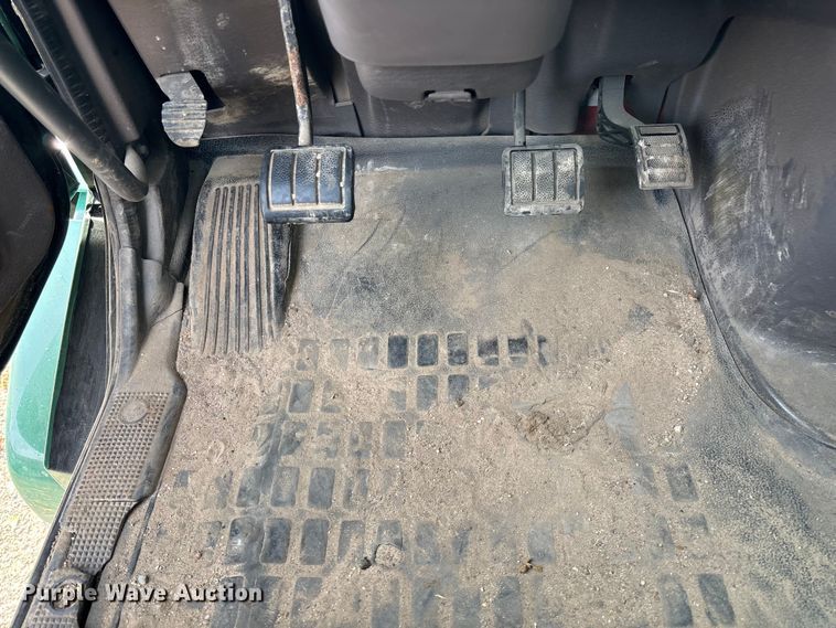 image for item EV3261 2012 Volvo VN semi truck