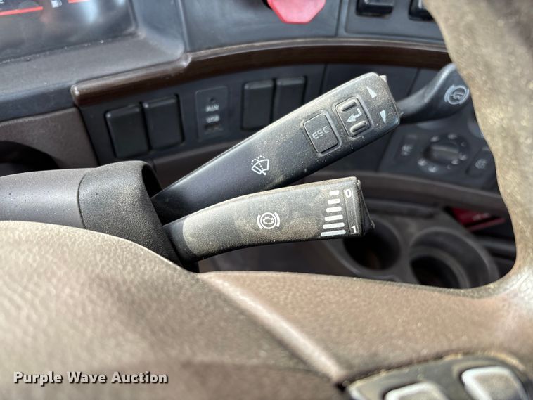 image for item EV3261 2012 Volvo VN semi truck