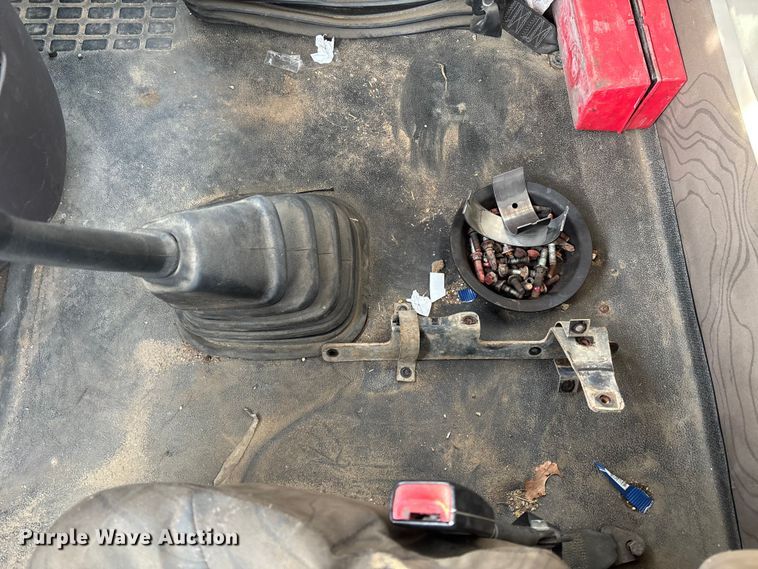 image for item EV3261 2012 Volvo VN semi truck