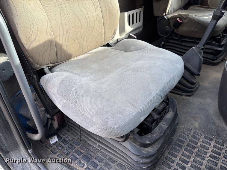 image for item EV3261 2012 Volvo VN semi truck