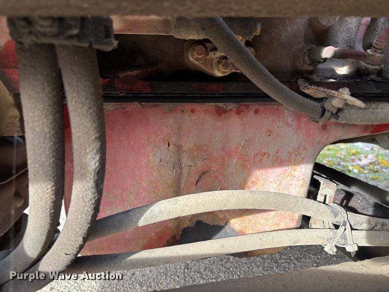 image for item EV3261 2012 Volvo VN semi truck