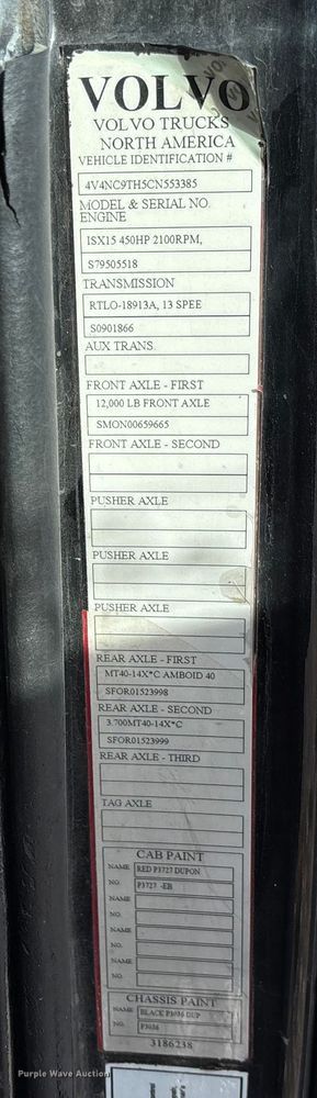 image for item EV3261 2012 Volvo VN semi truck