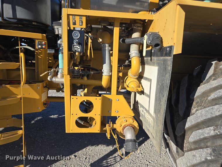 image for item EV4376 2010 Terra Gator 8204 sprayer