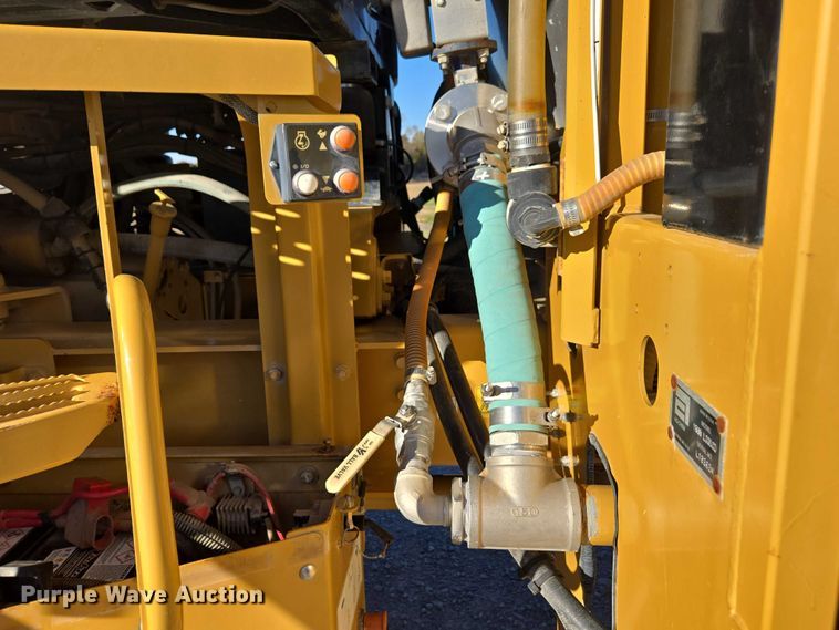 image for item EV4376 2010 Terra Gator 8204 sprayer