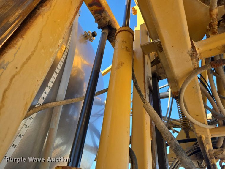 image for item EV4376 2010 Terra Gator 8204 sprayer