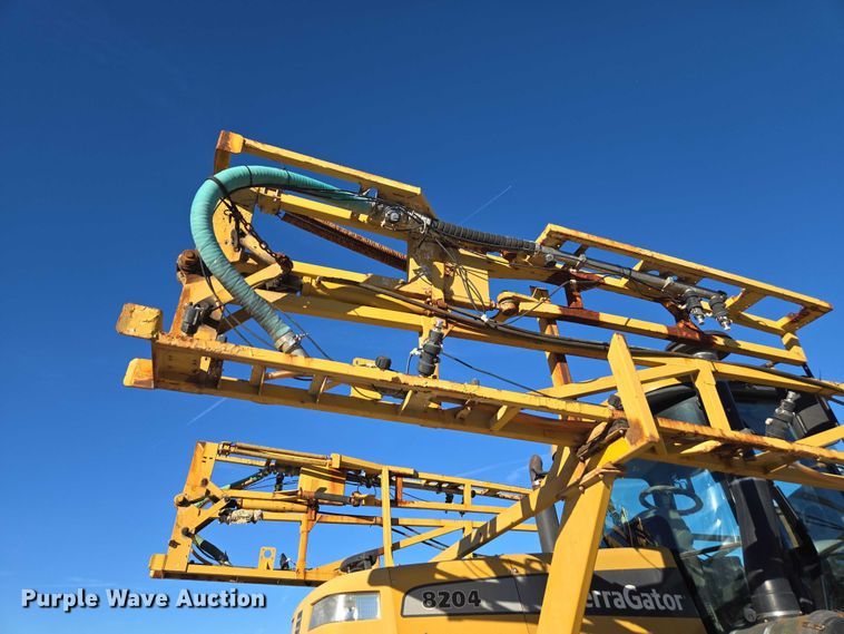 image for item EV4376 2010 Terra Gator 8204 sprayer