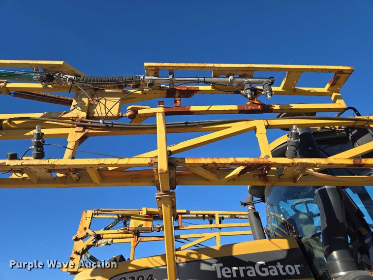 image for item EV4376 2010 Terra Gator 8204 sprayer