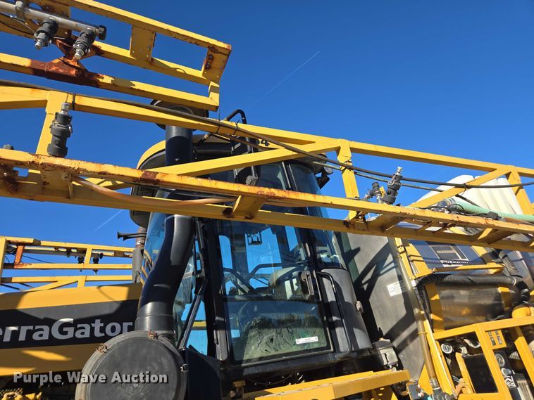 image for item EV4376 2010 Terra Gator 8204 sprayer