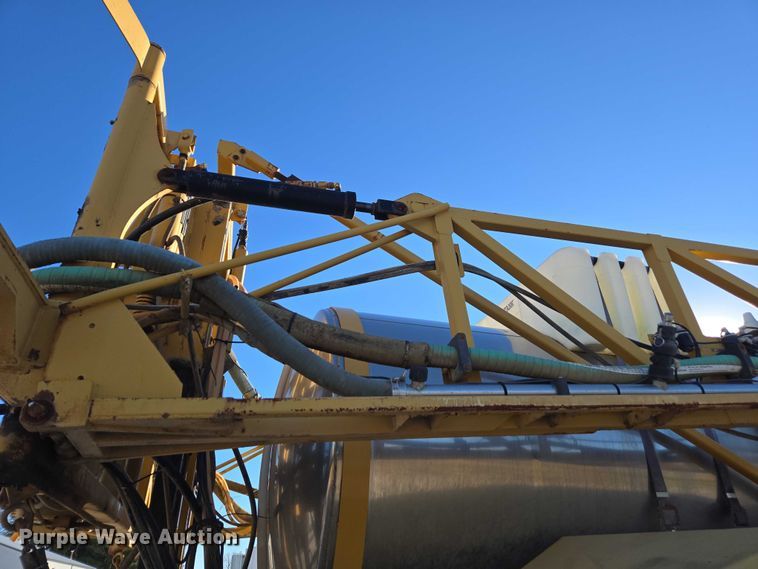 image for item EV4376 2010 Terra Gator 8204 sprayer