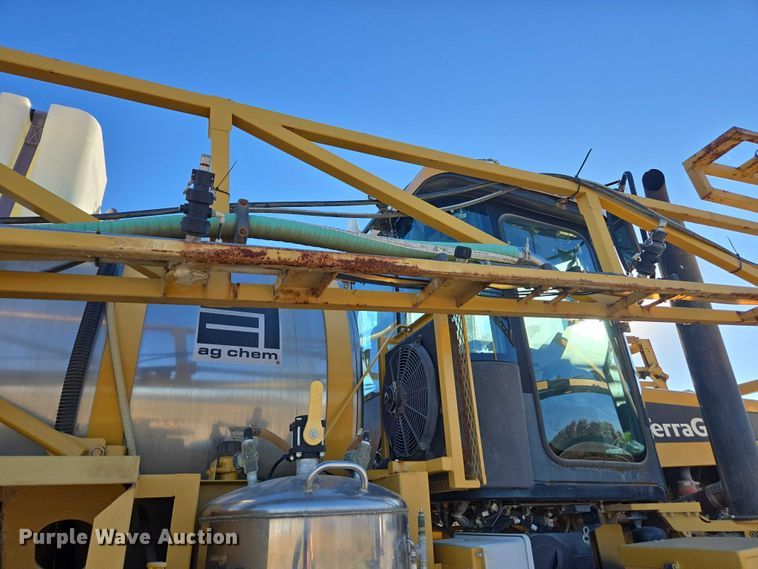 image for item EV4376 2010 Terra Gator 8204 sprayer