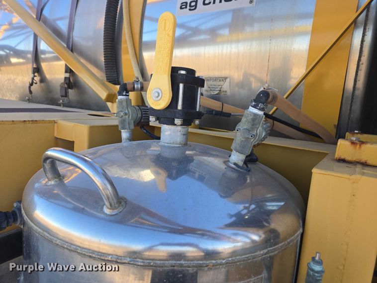 image for item EV4376 2010 Terra Gator 8204 sprayer